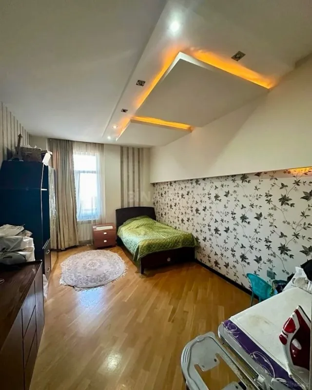 Satılır 4 otaqlı mənzil 157 m²