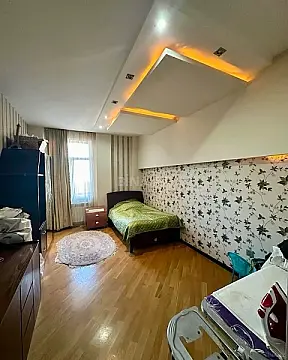 Satılır 4 otaqlı mənzil 157 m²