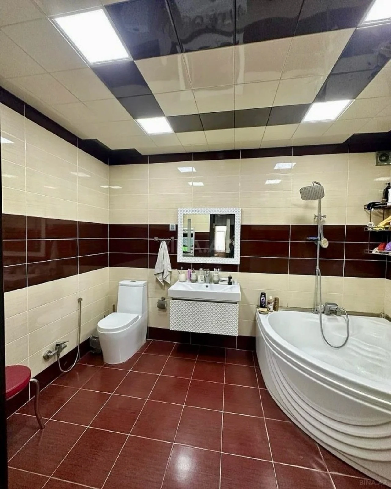 Satılır 4 otaqlı mənzil 157 m²