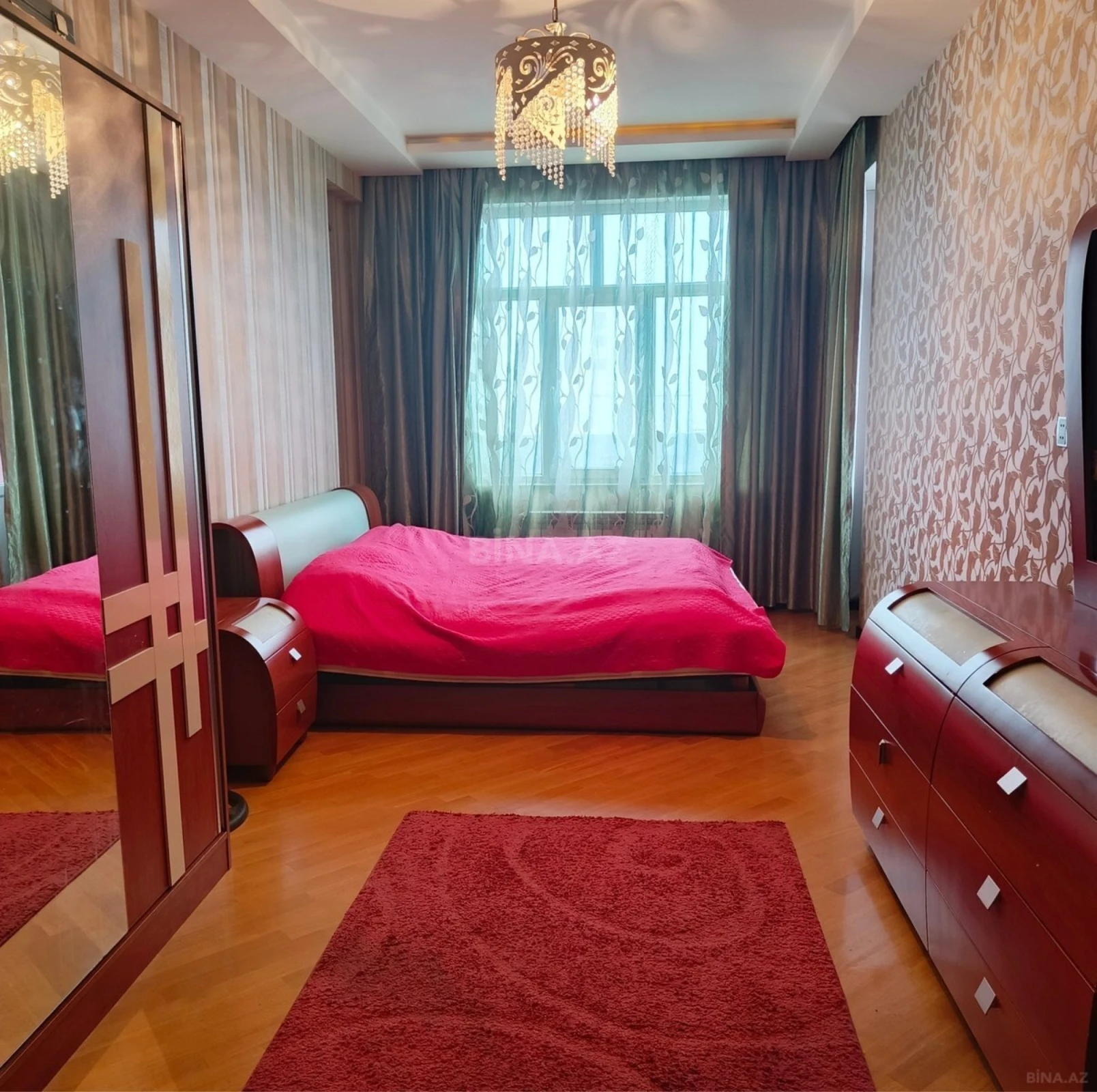 Satılır 4 otaqlı mənzil 157 m²