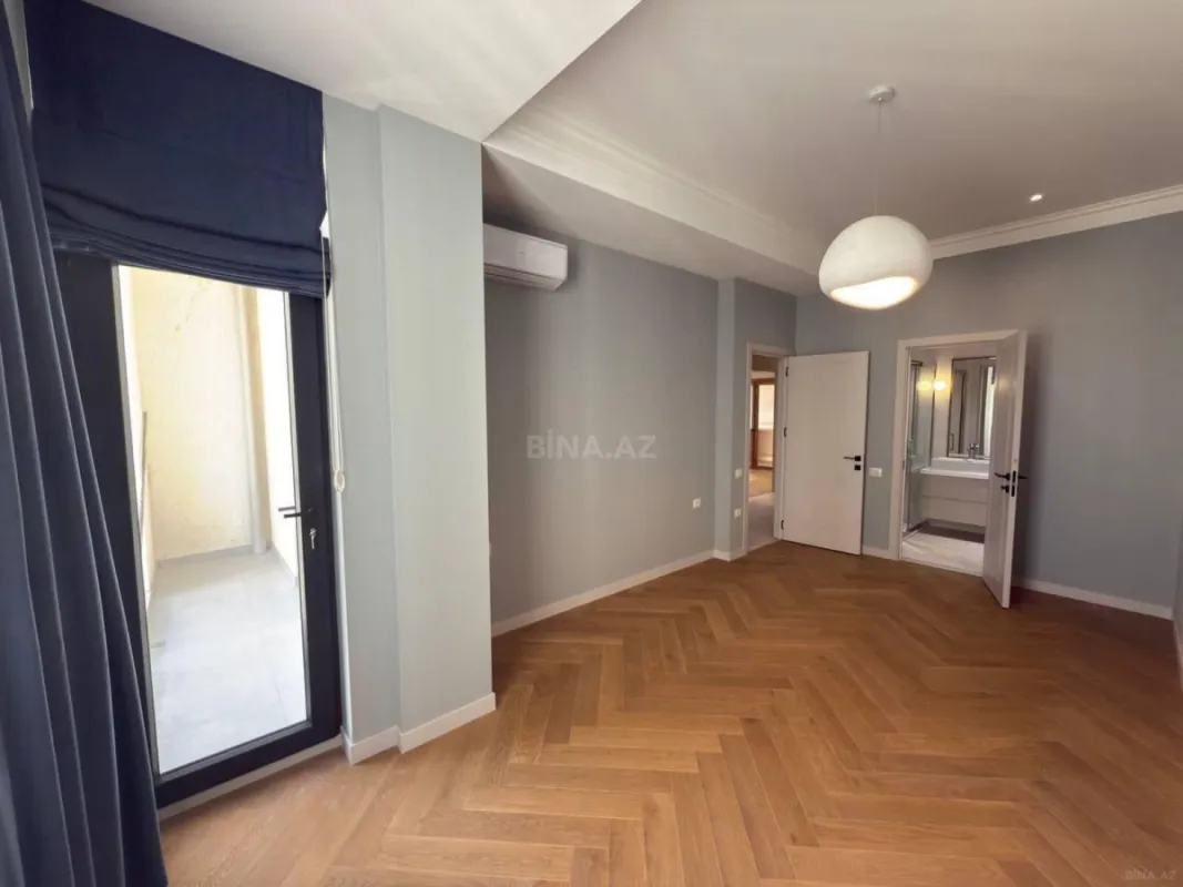 Satılır 3 otaqlı mənzil 134 m²