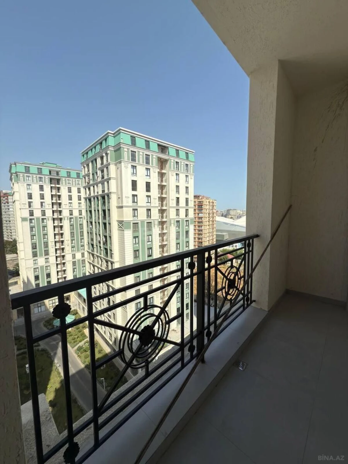 Satılır 3 otaqlı mənzil 134 m²