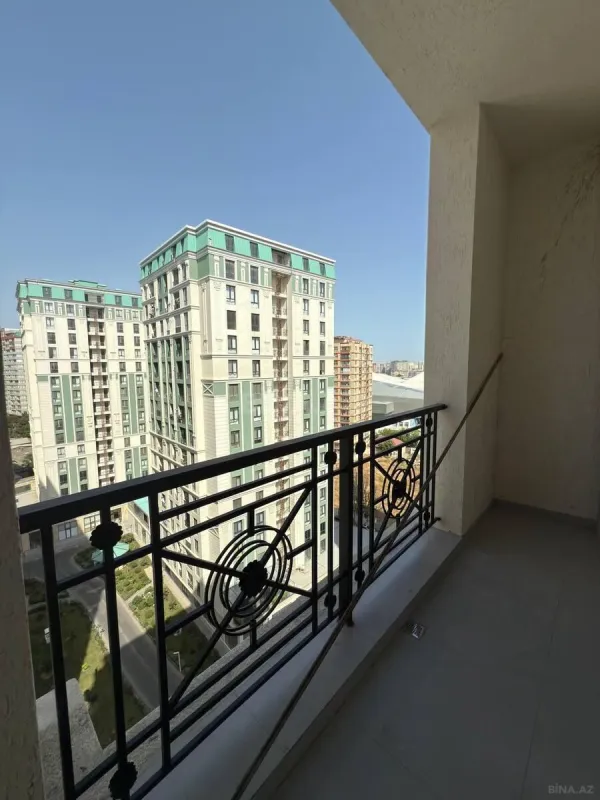 Satılır 3 otaqlı mənzil 134 m²