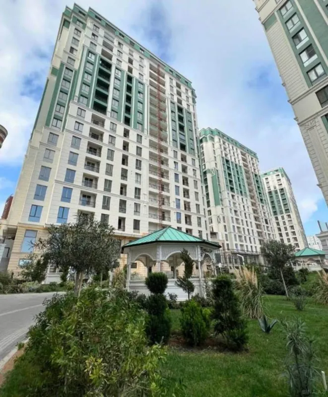 Satılır 3 otaqlı mənzil 134 m²