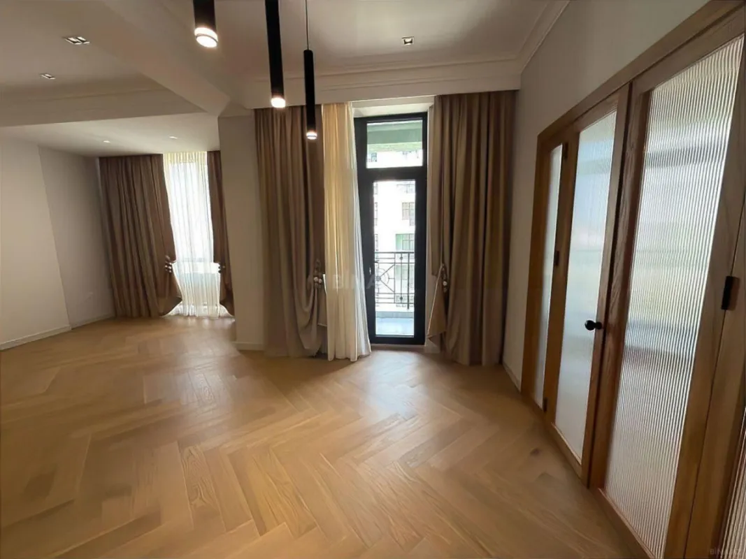 Satılır 3 otaqlı mənzil 134 m²