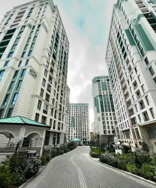 Satılır 3 otaqlı mənzil 134 m²