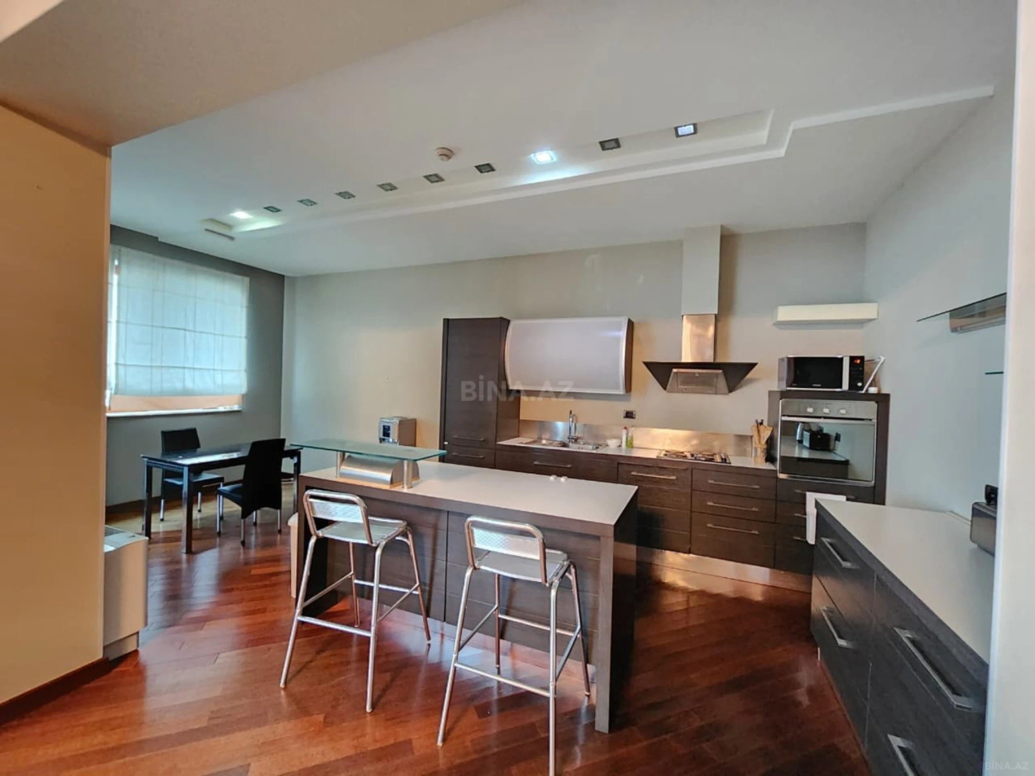 Kirayə verilir 3 otaqlı mənzil 200 m²