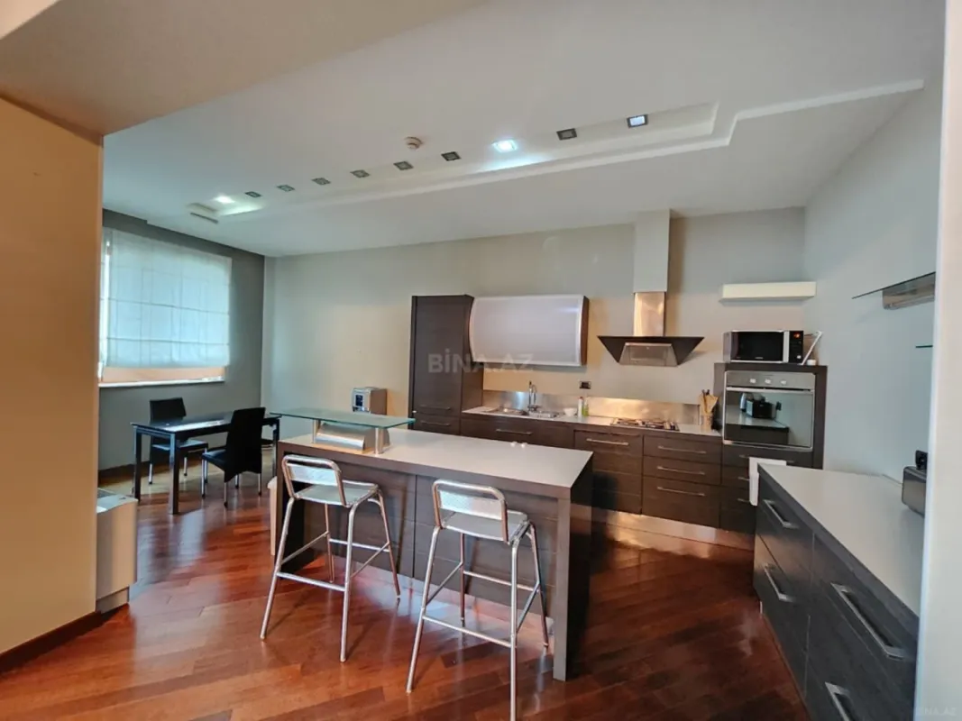 Kirayə verilir 3 otaqlı mənzil 200 m²