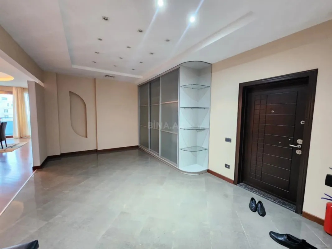 Kirayə verilir 3 otaqlı mənzil 200 m²