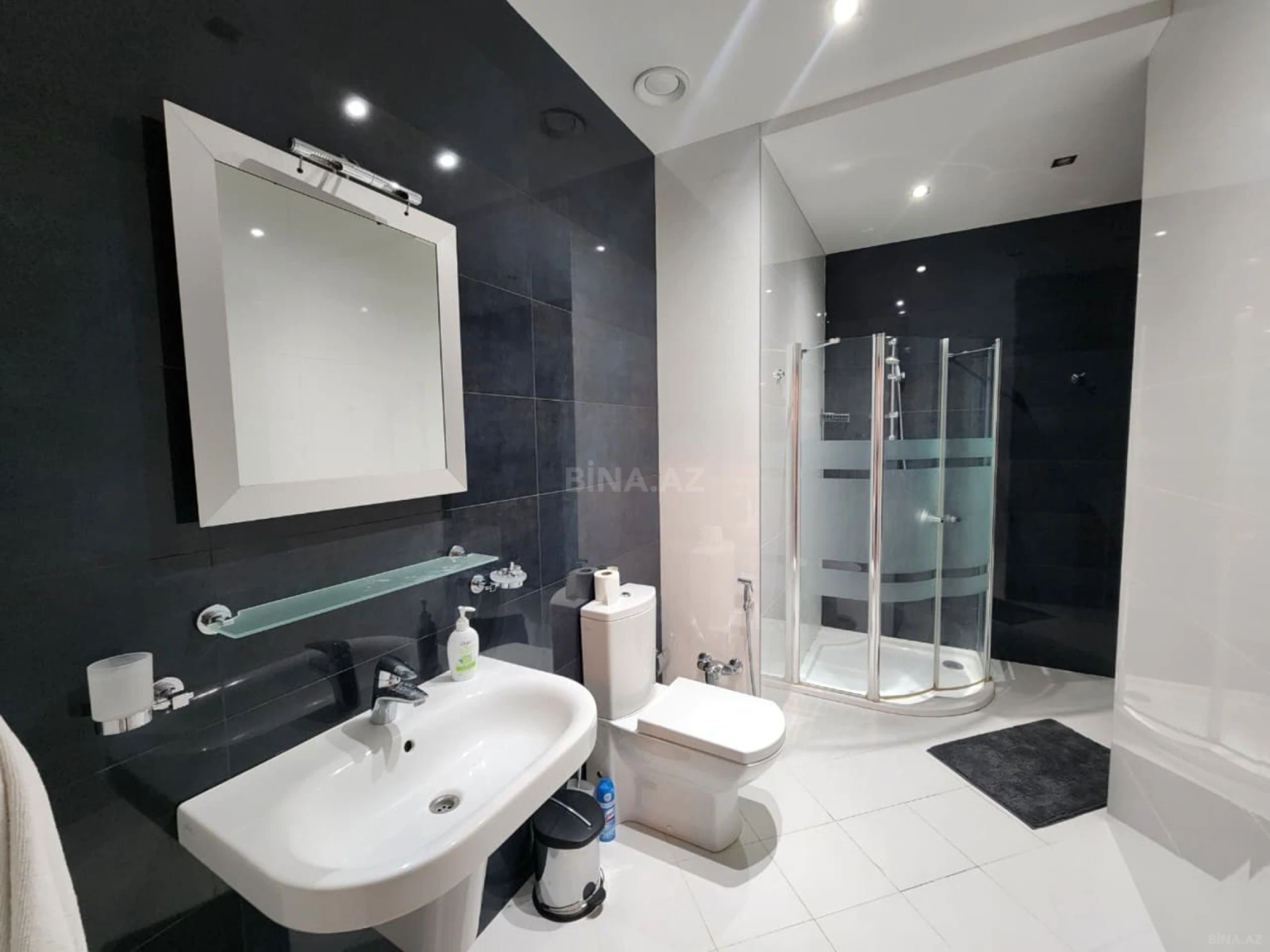 Kirayə verilir 3 otaqlı mənzil 200 m²