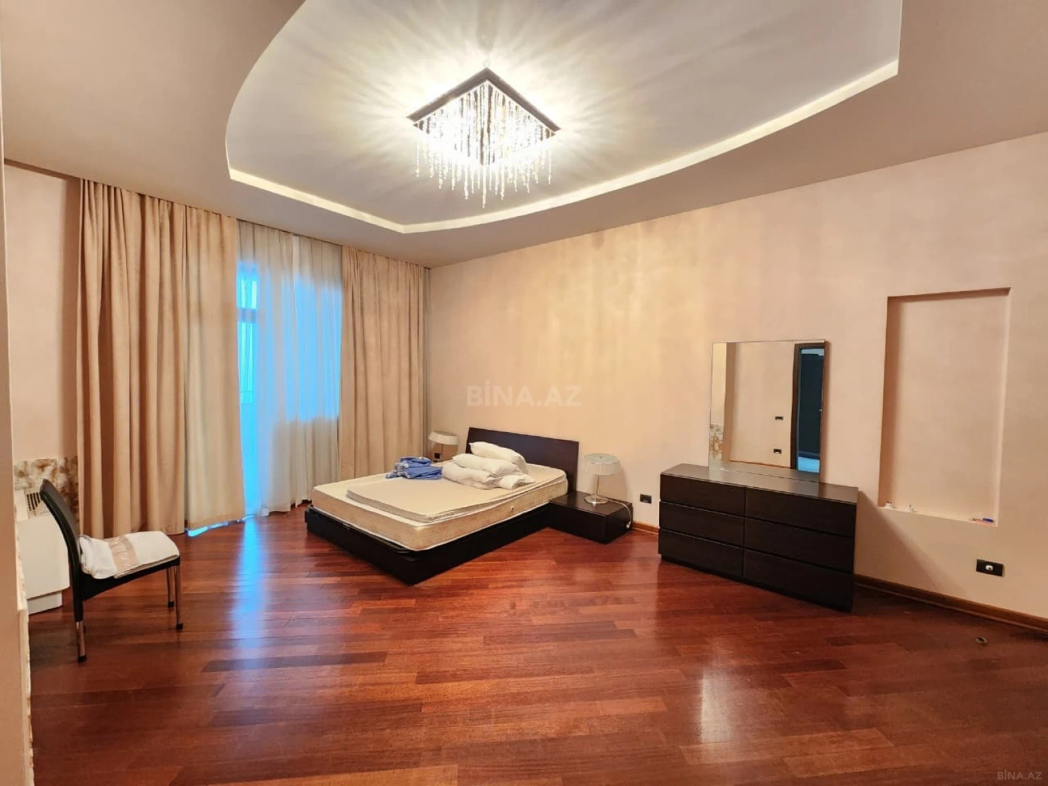 Kirayə verilir 3 otaqlı mənzil 200 m²