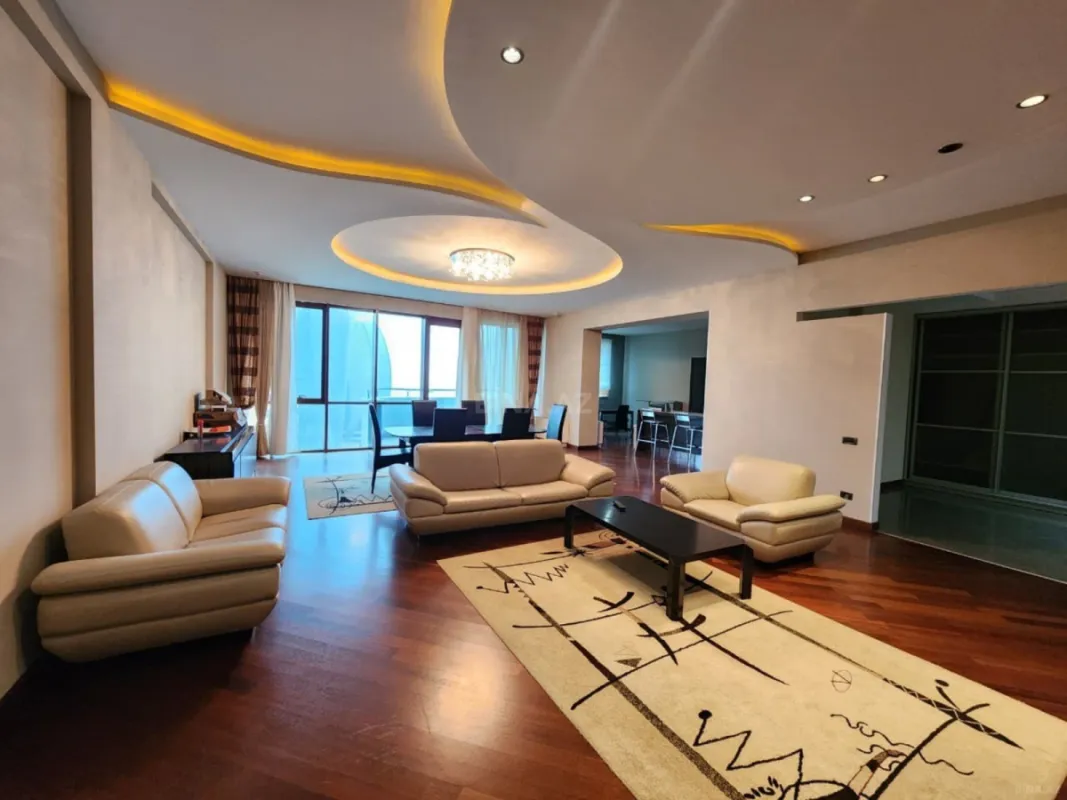 Kirayə verilir 3 otaqlı mənzil 200 m²