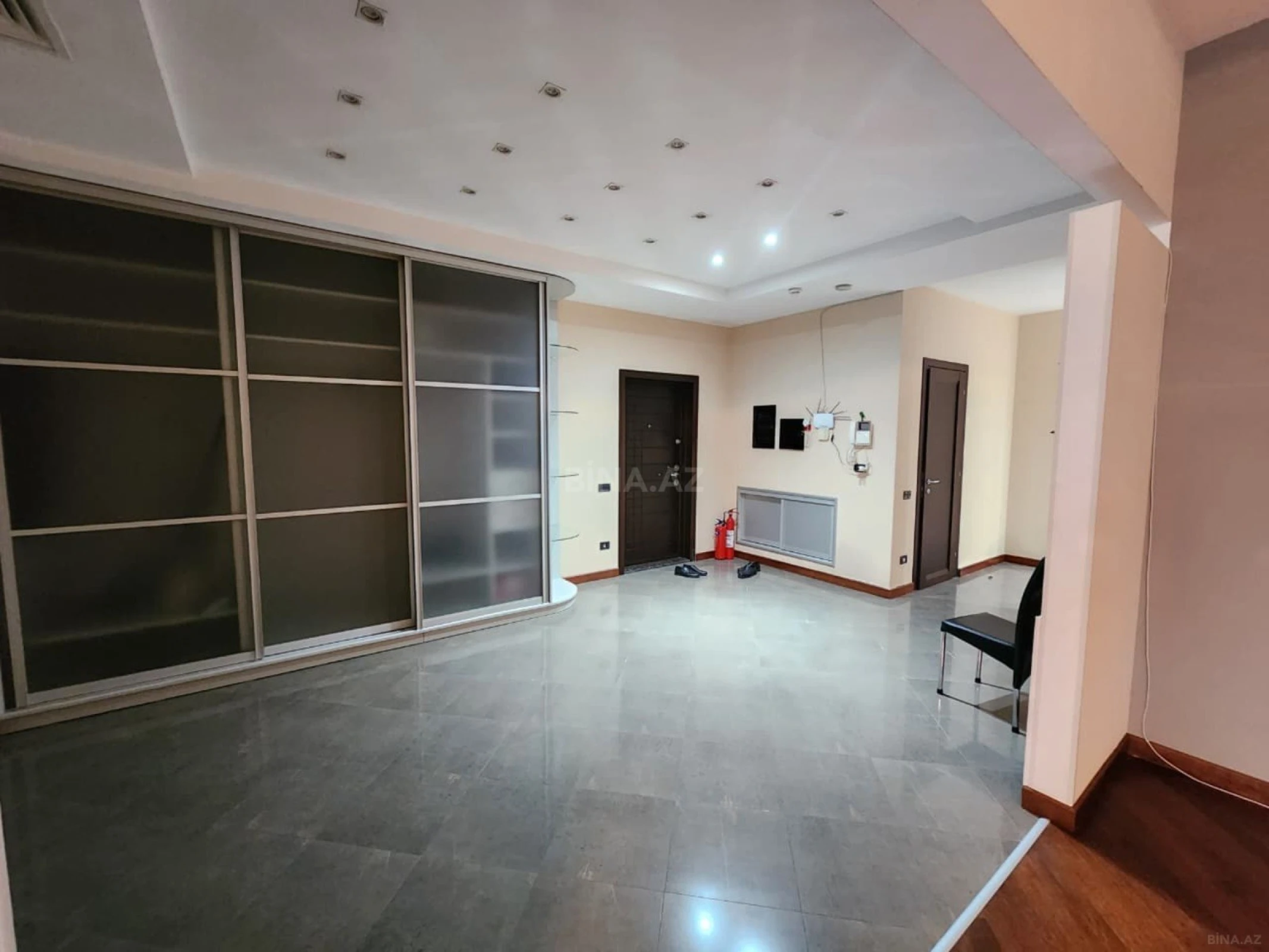 Kirayə verilir 3 otaqlı mənzil 200 m²