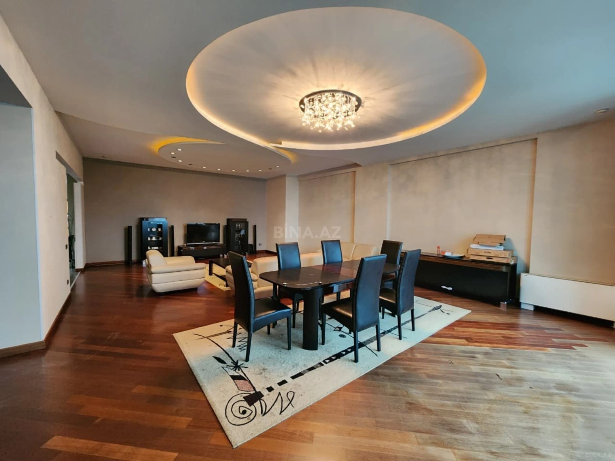 Kirayə verilir 3 otaqlı mənzil 200 m²