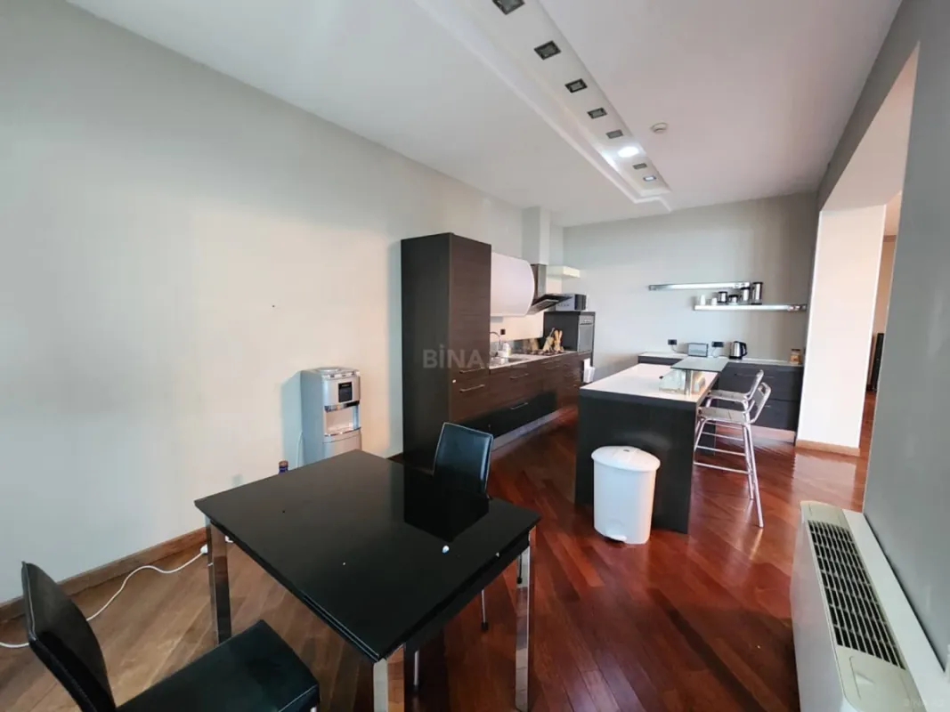 Kirayə verilir 3 otaqlı mənzil 200 m²