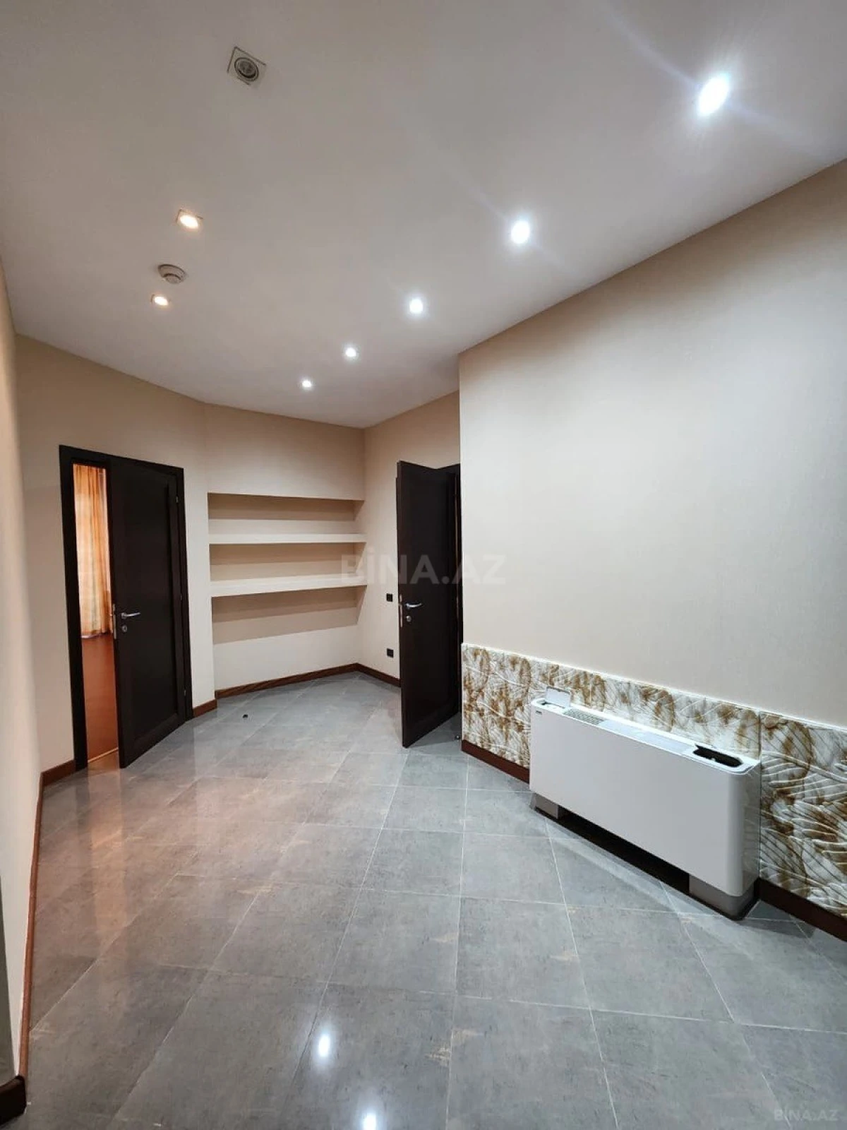 Kirayə verilir 3 otaqlı mənzil 200 m²