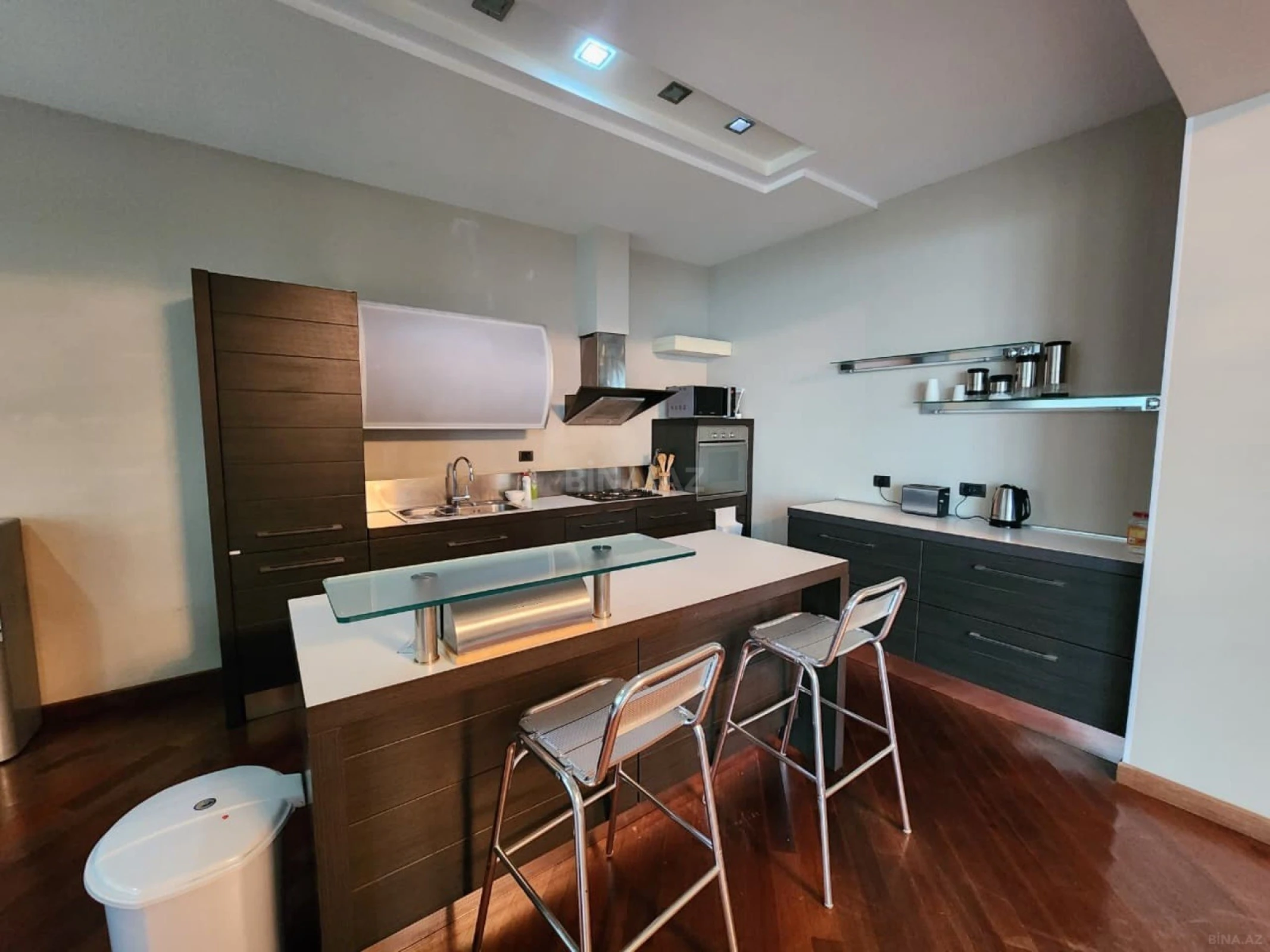 Kirayə verilir 3 otaqlı mənzil 200 m²