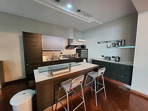 Kirayə verilir 3 otaqlı mənzil 200 m²