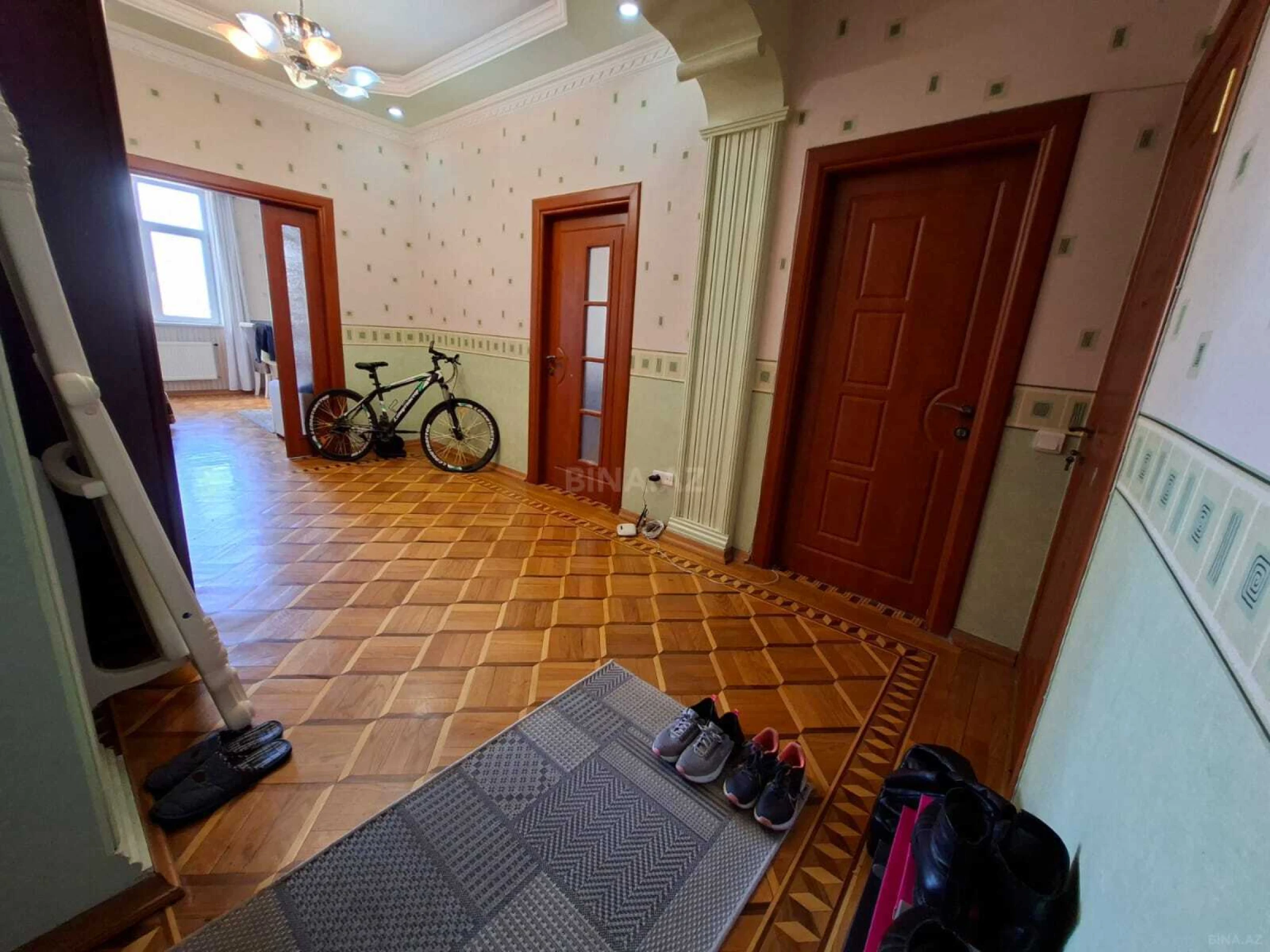 Satılır 2 otaqlı mənzil 88 m²