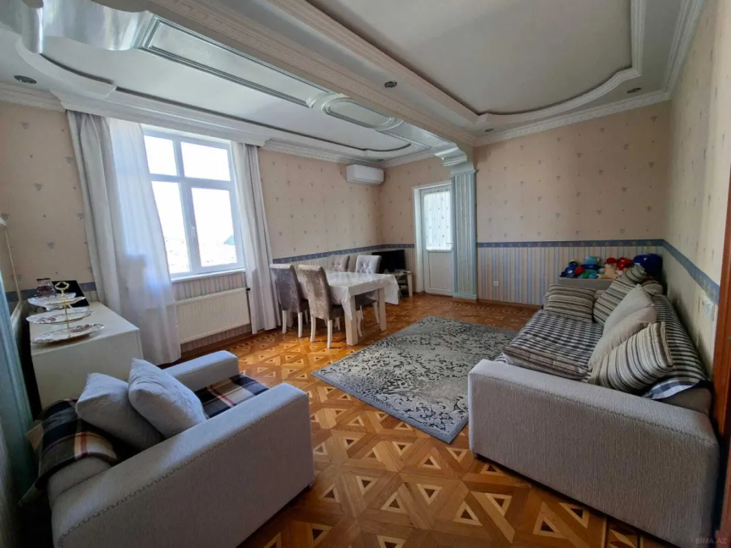 Satılır 2 otaqlı mənzil 88 m²