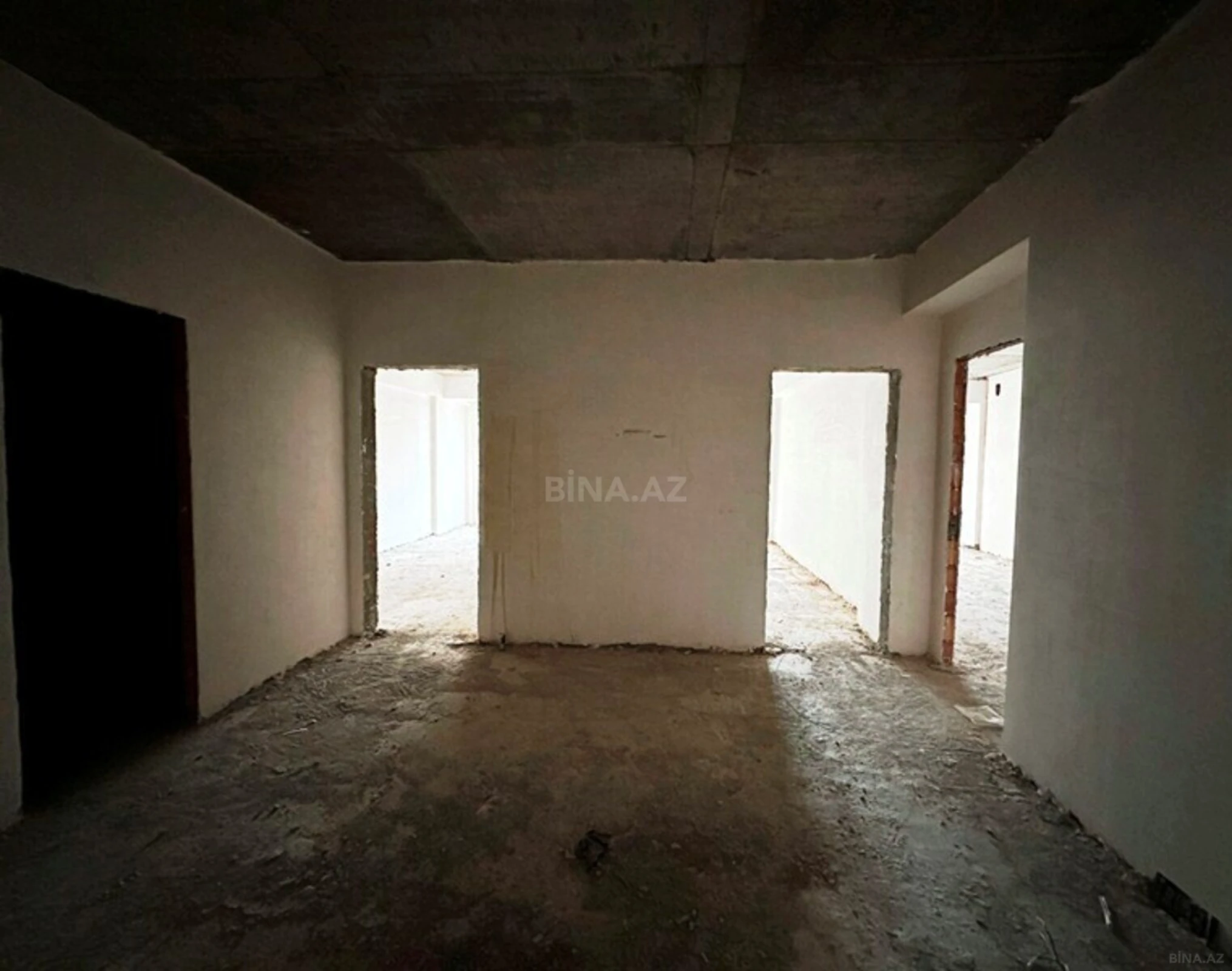 Satılır 3 otaqlı mənzil 121 m²