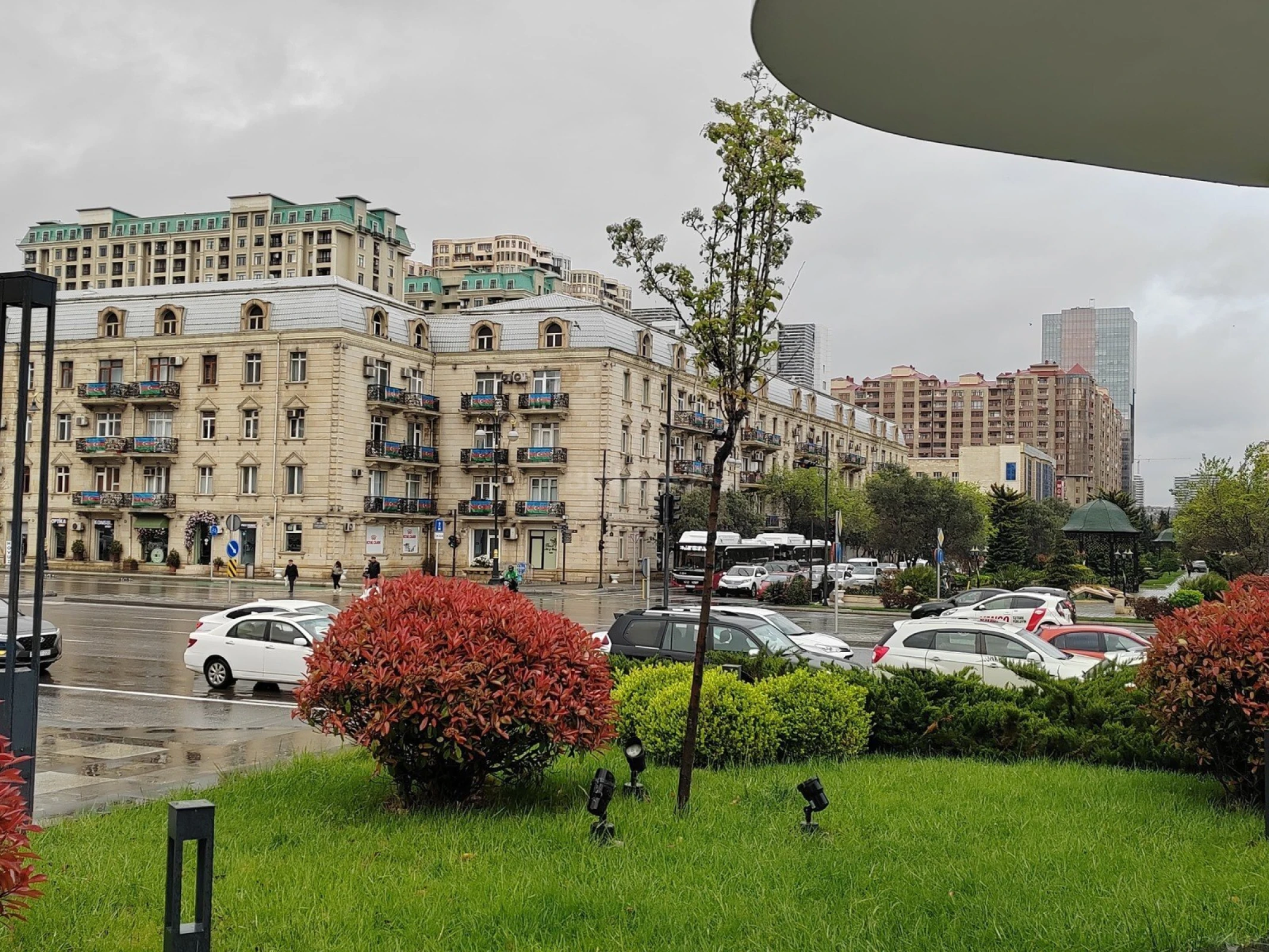 Satılır 3 otaqlı mənzil 121 m²