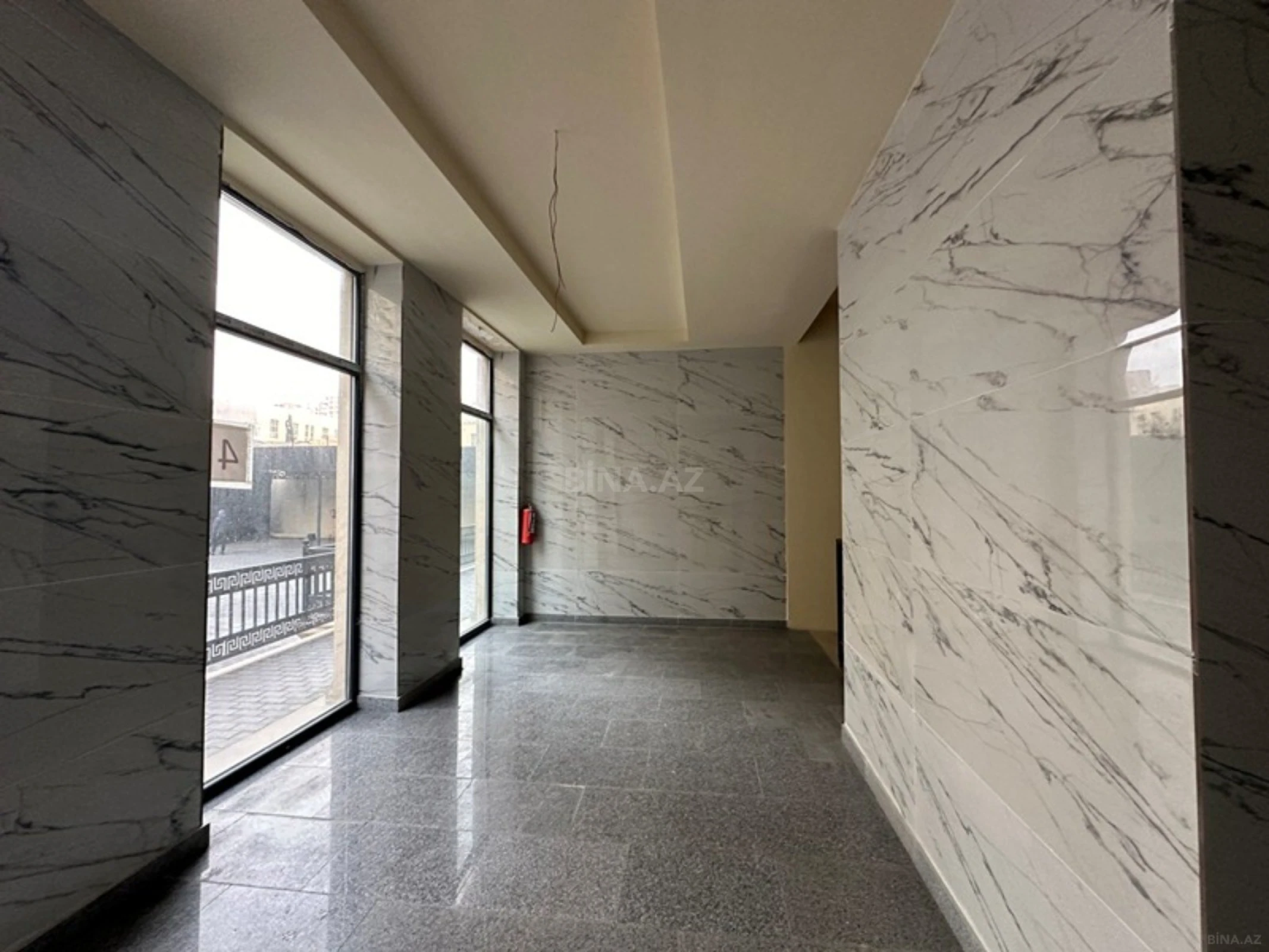 Satılır 3 otaqlı mənzil 121 m²
