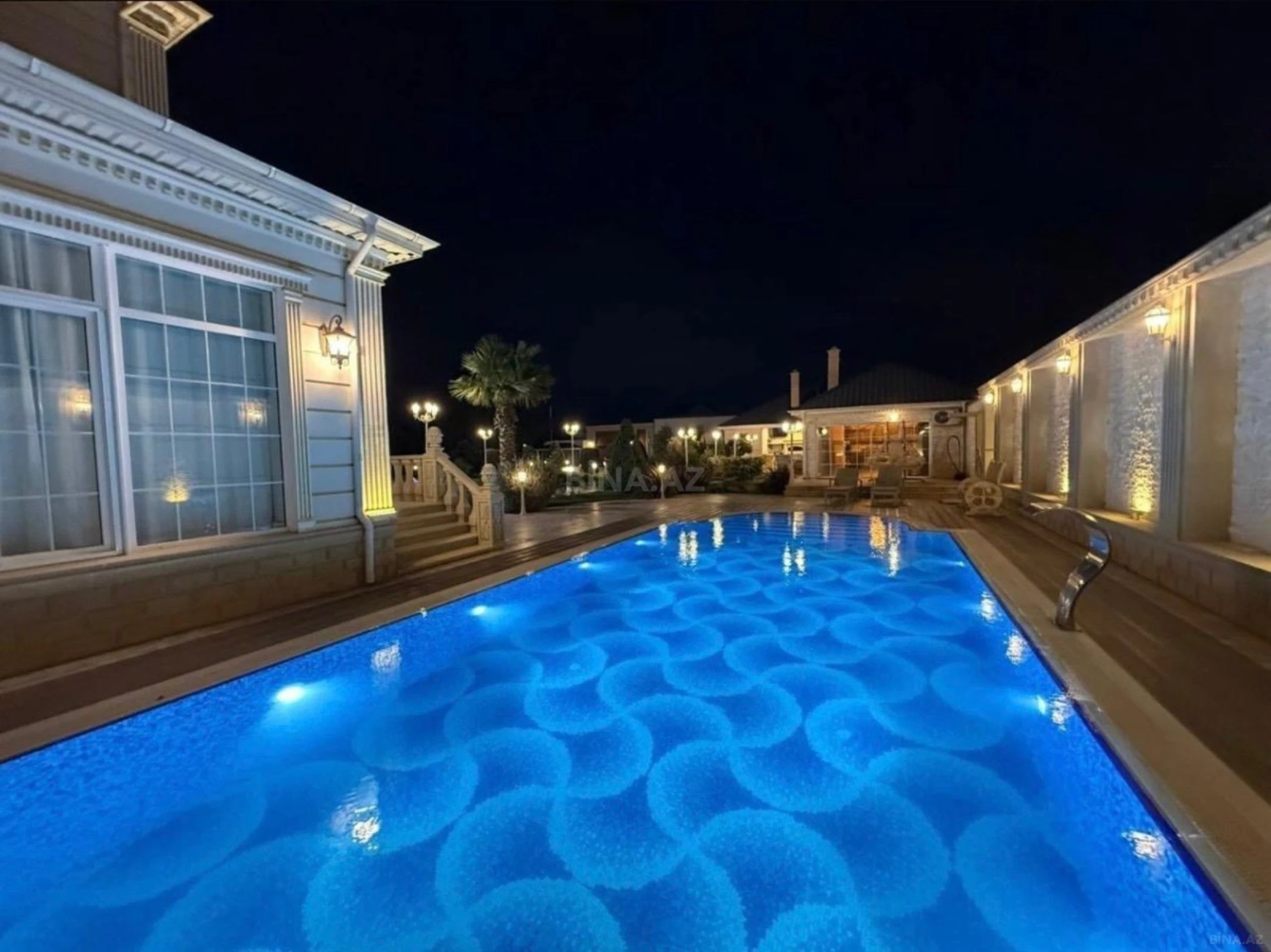 Kirayə verilir 6 otaqlı həyət evi 500 m²