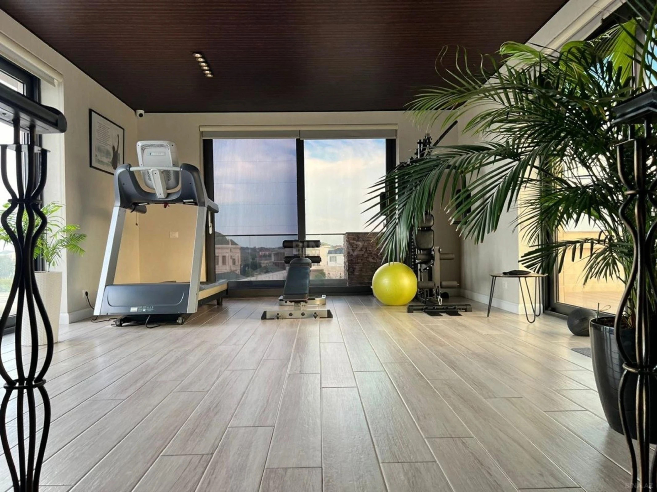 Kirayə verilir 6 otaqlı həyət evi 500 m²