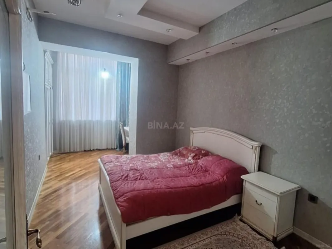 Satılır 4 otaqlı mənzil 220 m²