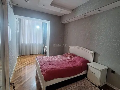 Satılır 4 otaqlı mənzil 220 m²