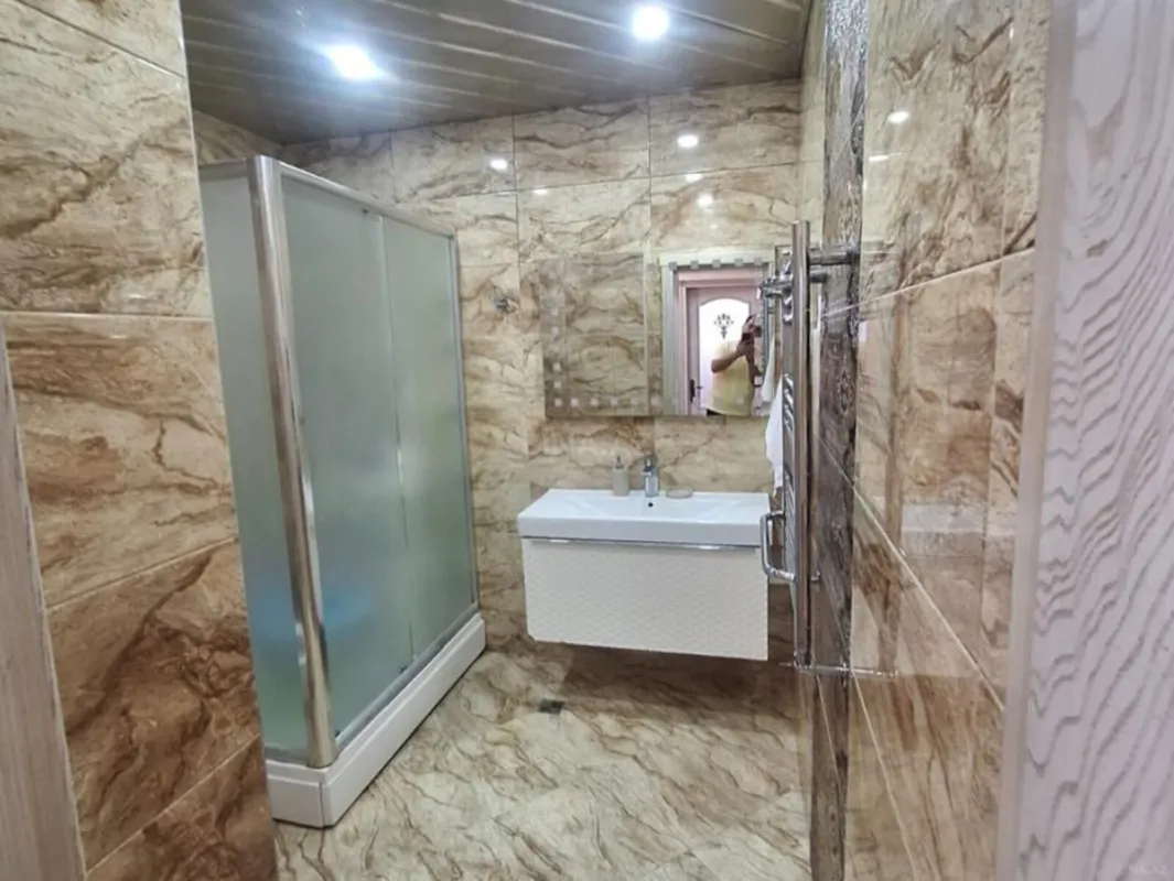 Satılır 4 otaqlı mənzil 220 m²