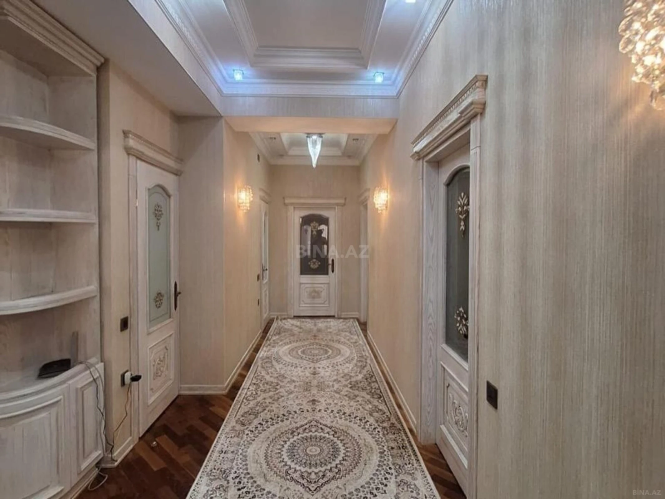 Satılır 4 otaqlı mənzil 220 m²