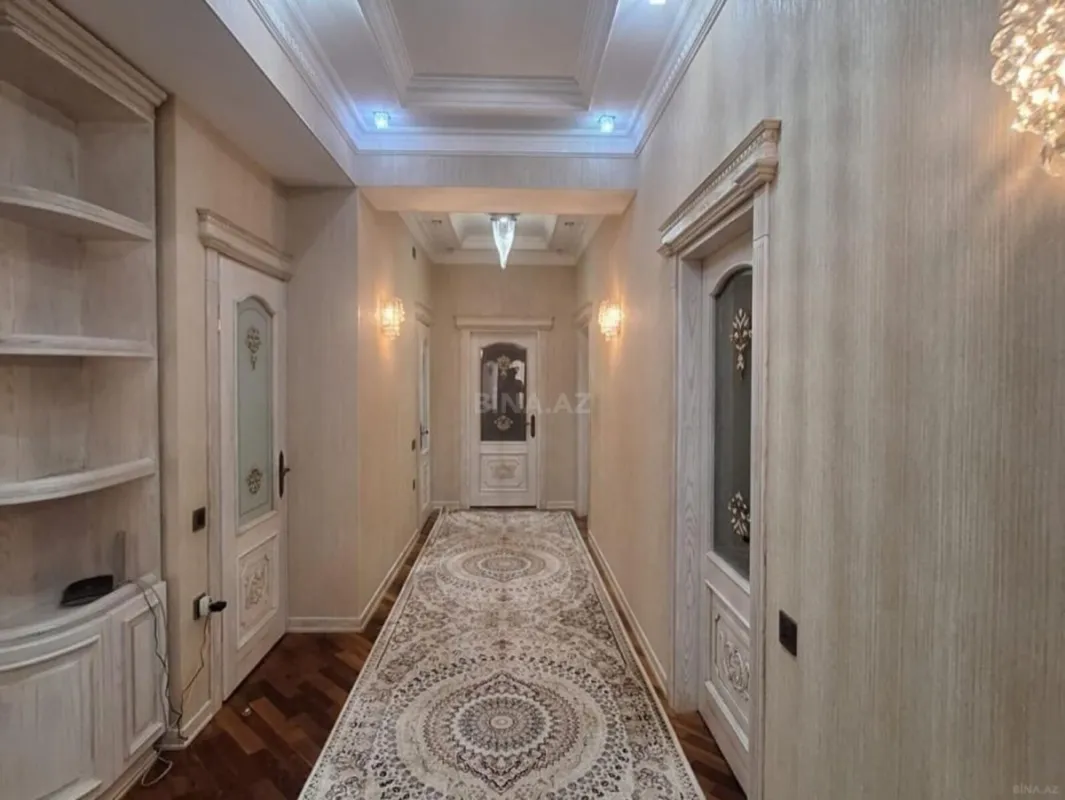 Satılır 4 otaqlı mənzil 220 m²