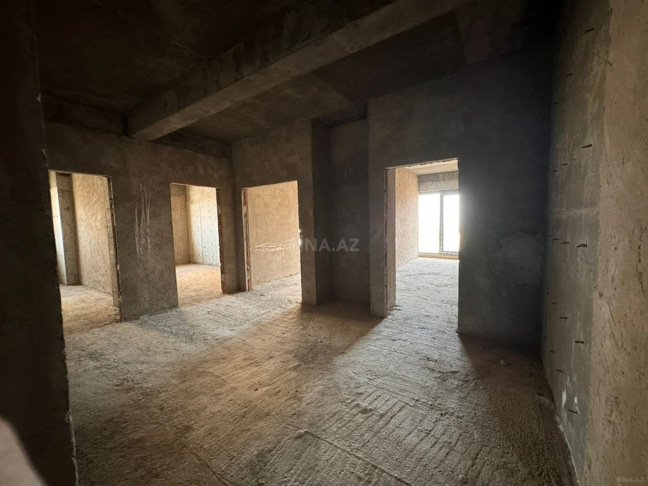 Satılır 3 otaqlı mənzil 163 m²