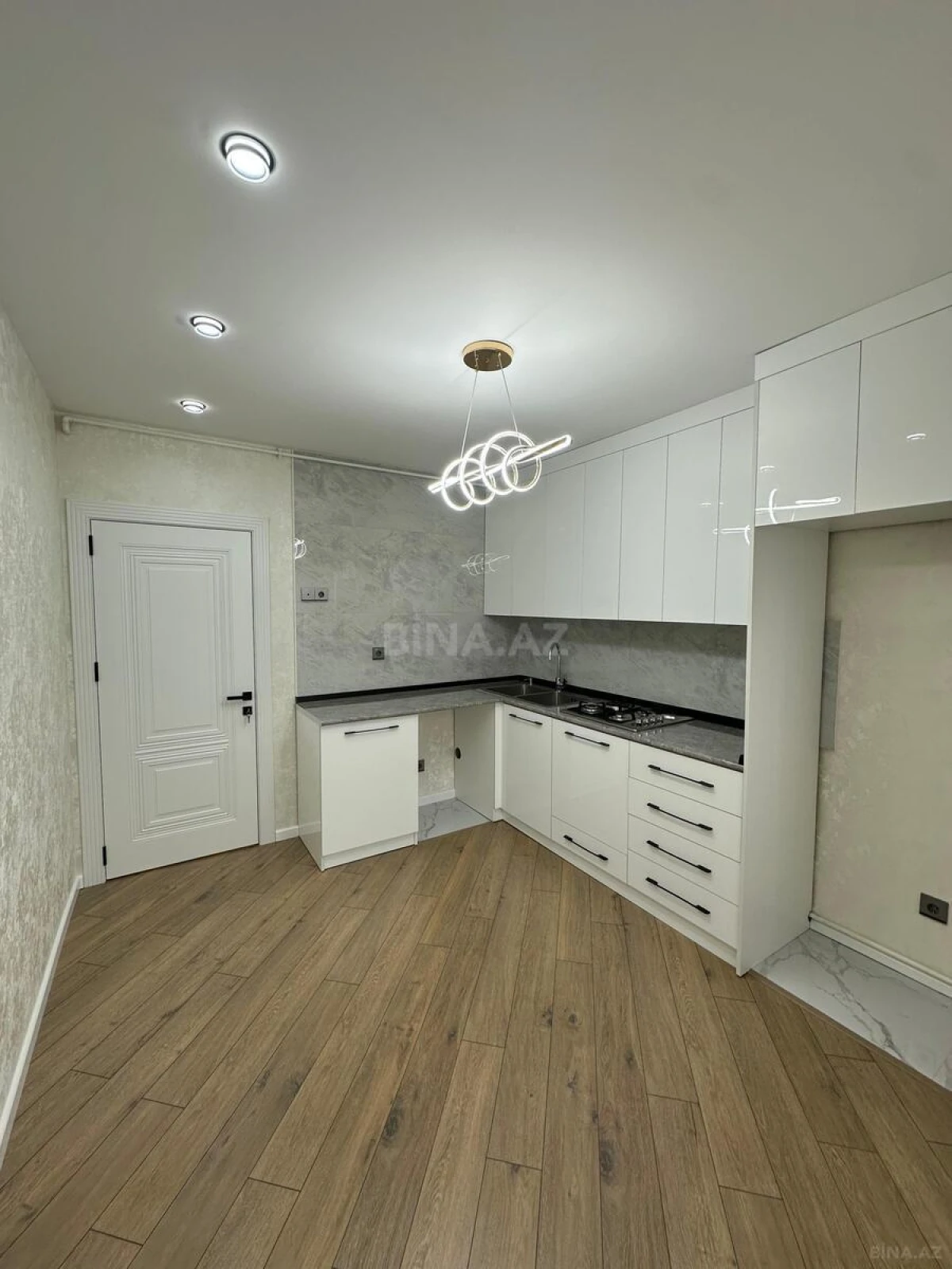 Satılır 2 otaqlı mənzil 65 m²