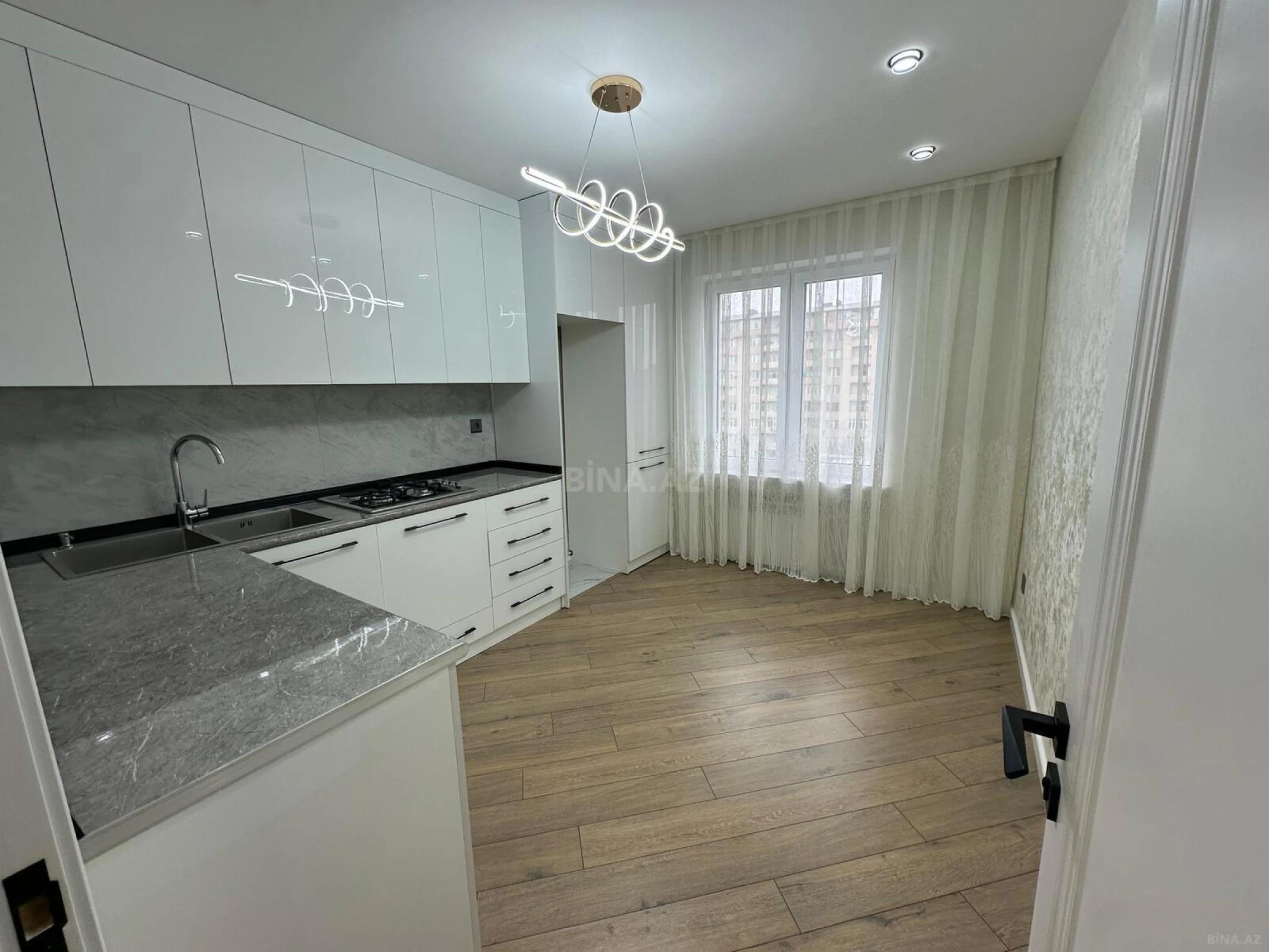 Satılır 2 otaqlı mənzil 65 m²