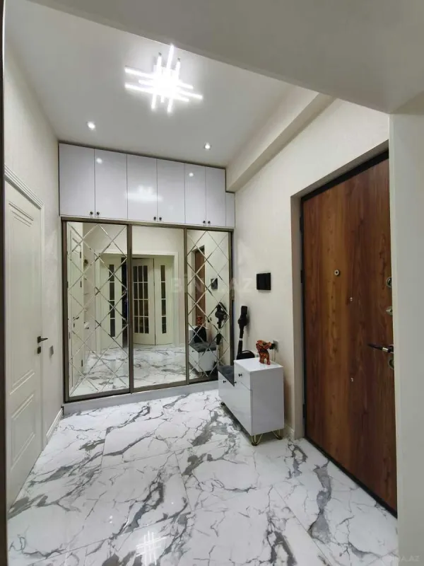 Satılır 3 otaqlı mənzil 98 m²