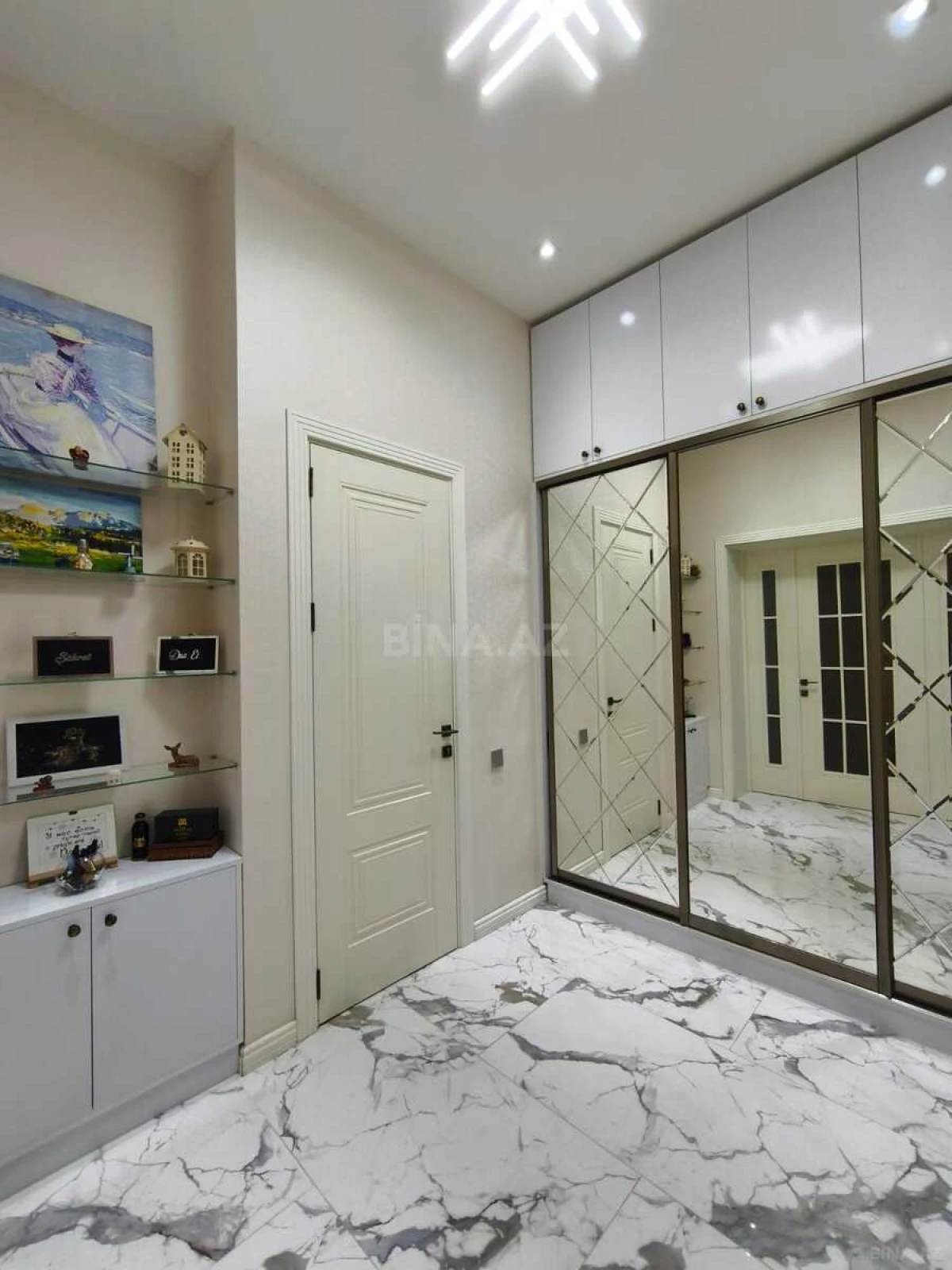 Satılır 3 otaqlı mənzil 98 m²