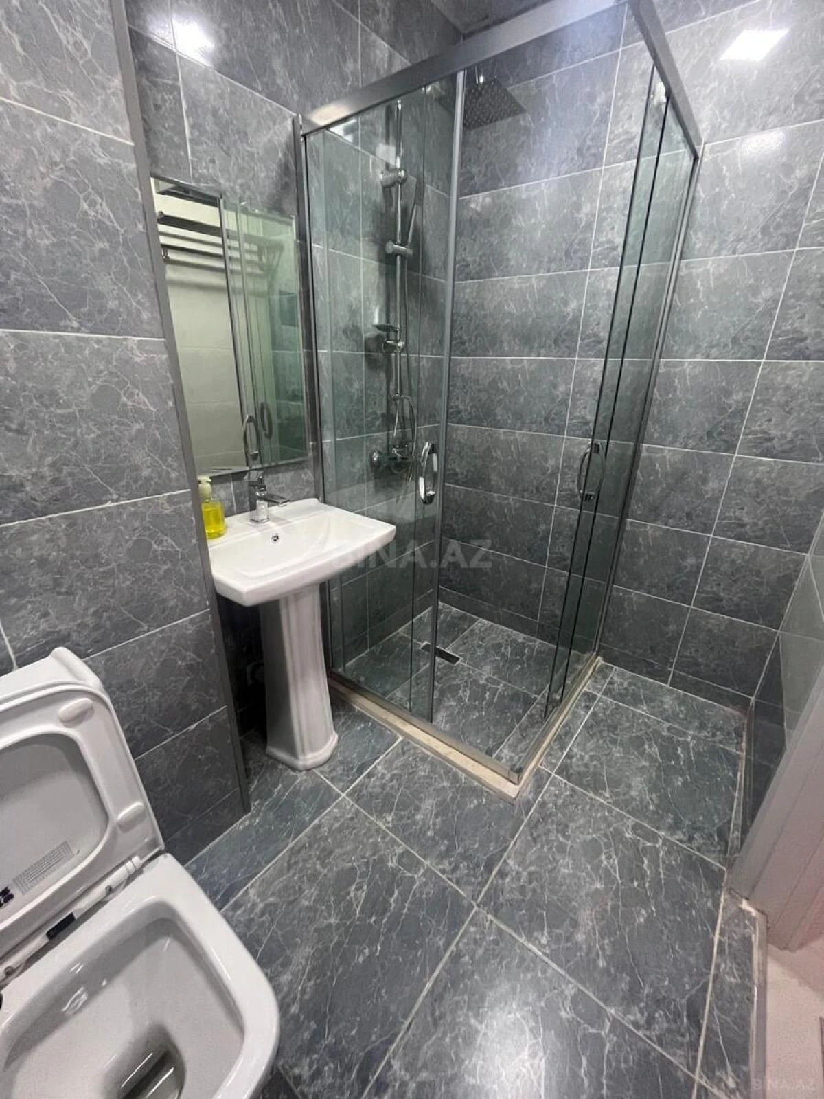 Kirayə verilir 2 otaqlı mənzil 75 m²