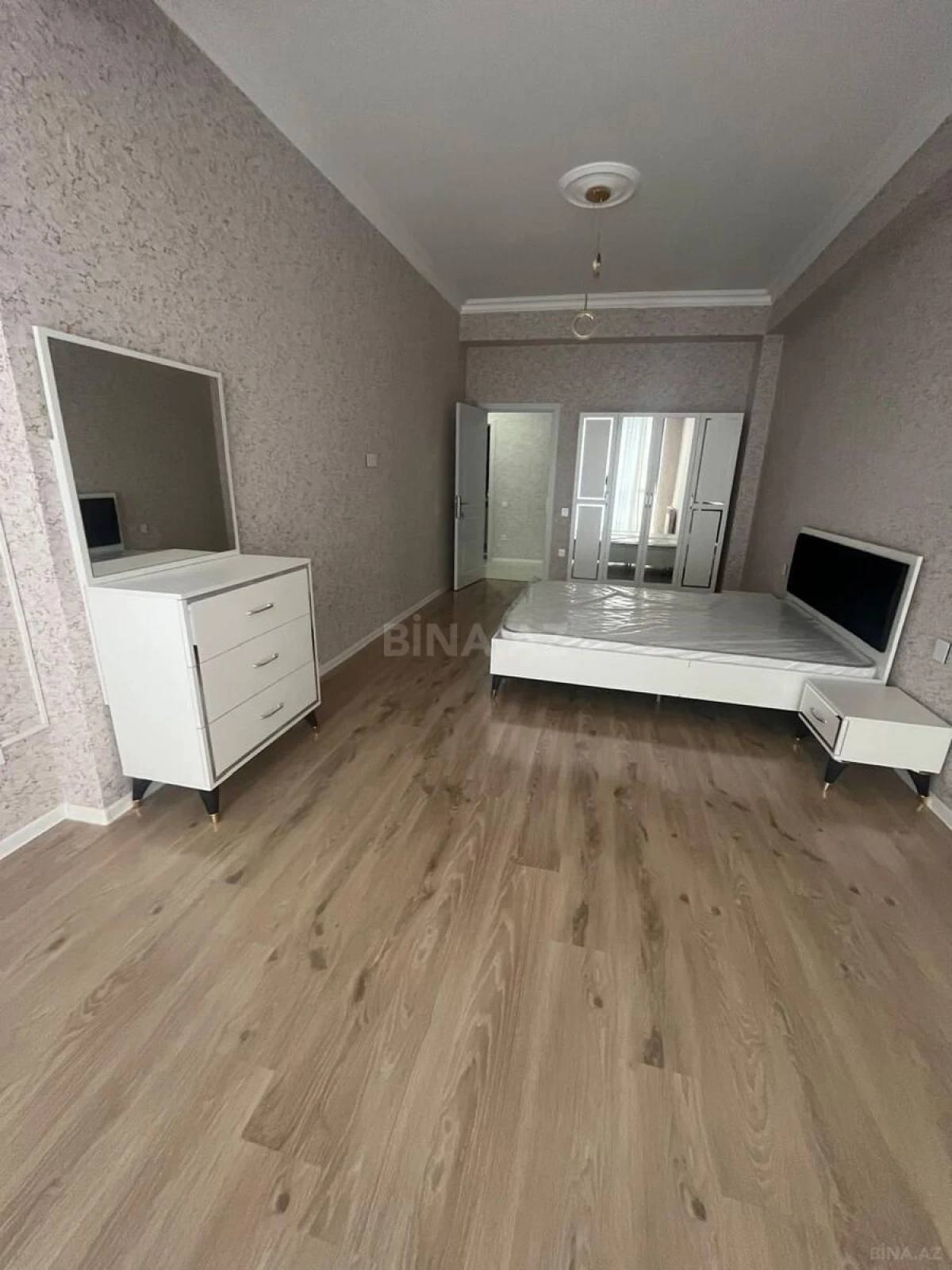 Kirayə verilir 2 otaqlı mənzil 75 m²