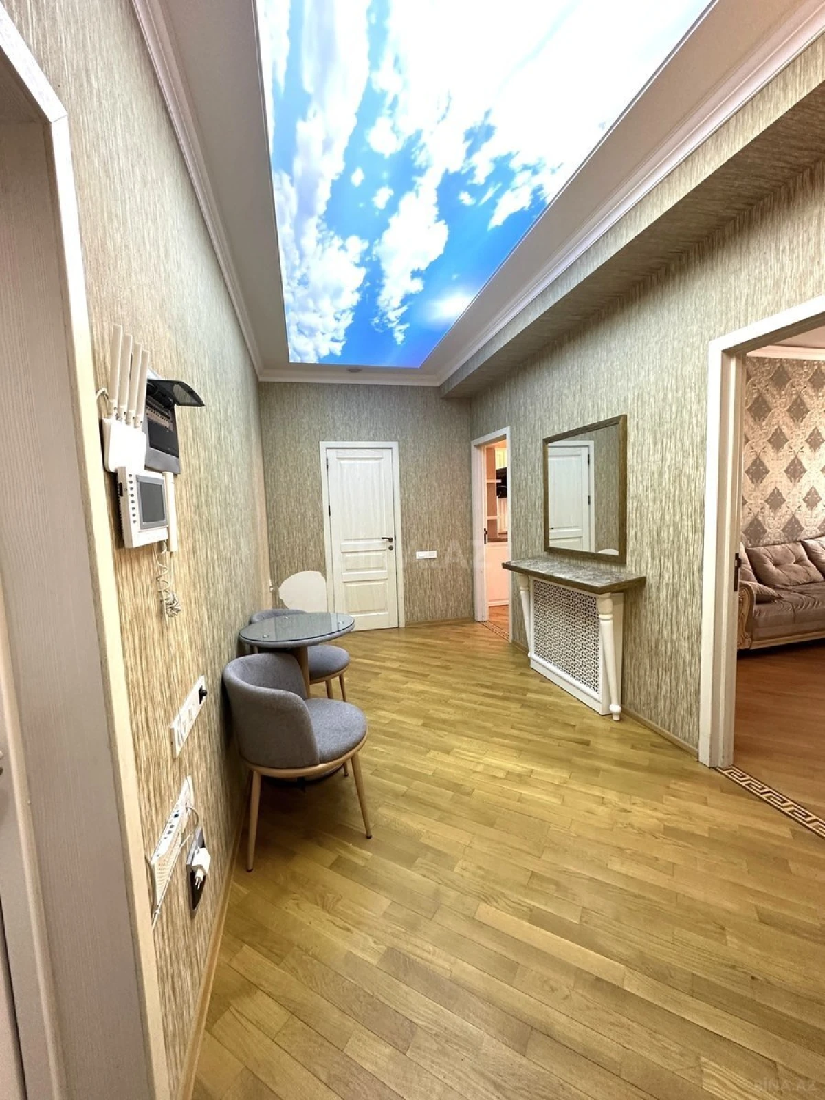 Kirayə verilir 2 otaqlı mənzil 110 m²