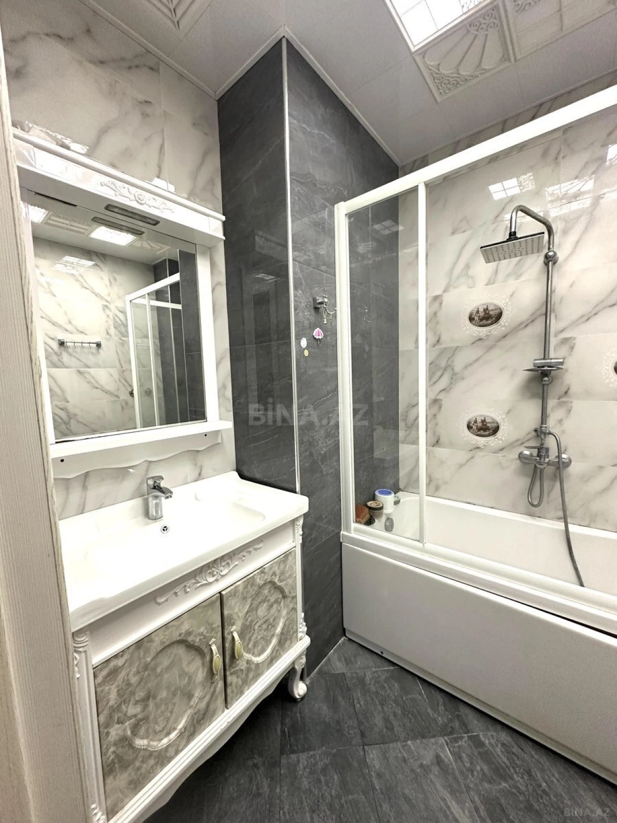 Kirayə verilir 2 otaqlı mənzil 110 m²