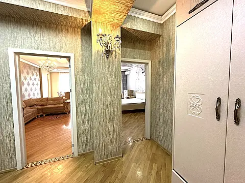 Kirayə verilir 2 otaqlı mənzil 110 m²