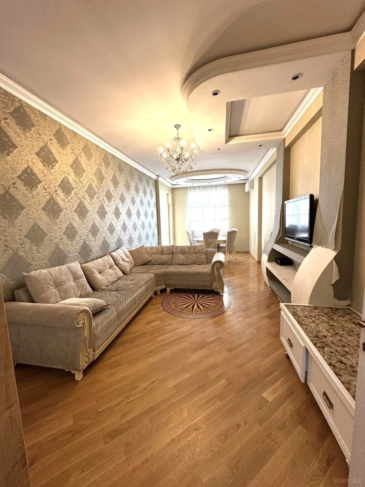 Kirayə verilir 2 otaqlı mənzil 110 m²