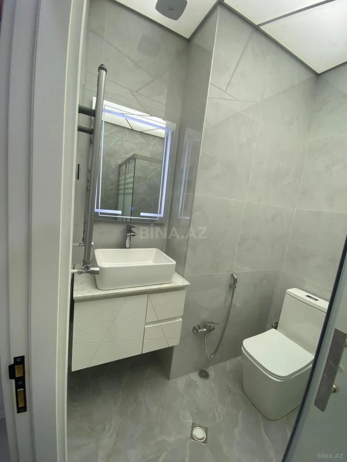 Satılır 2 otaqlı mənzil 60 m²