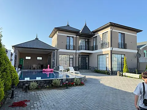 Kirayə verilir 5 otaqlı həyət evi 360 m²