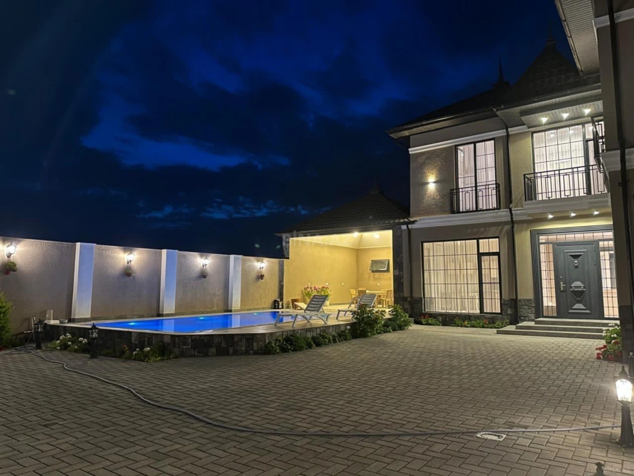 Kirayə verilir 5 otaqlı həyət evi 360 m²