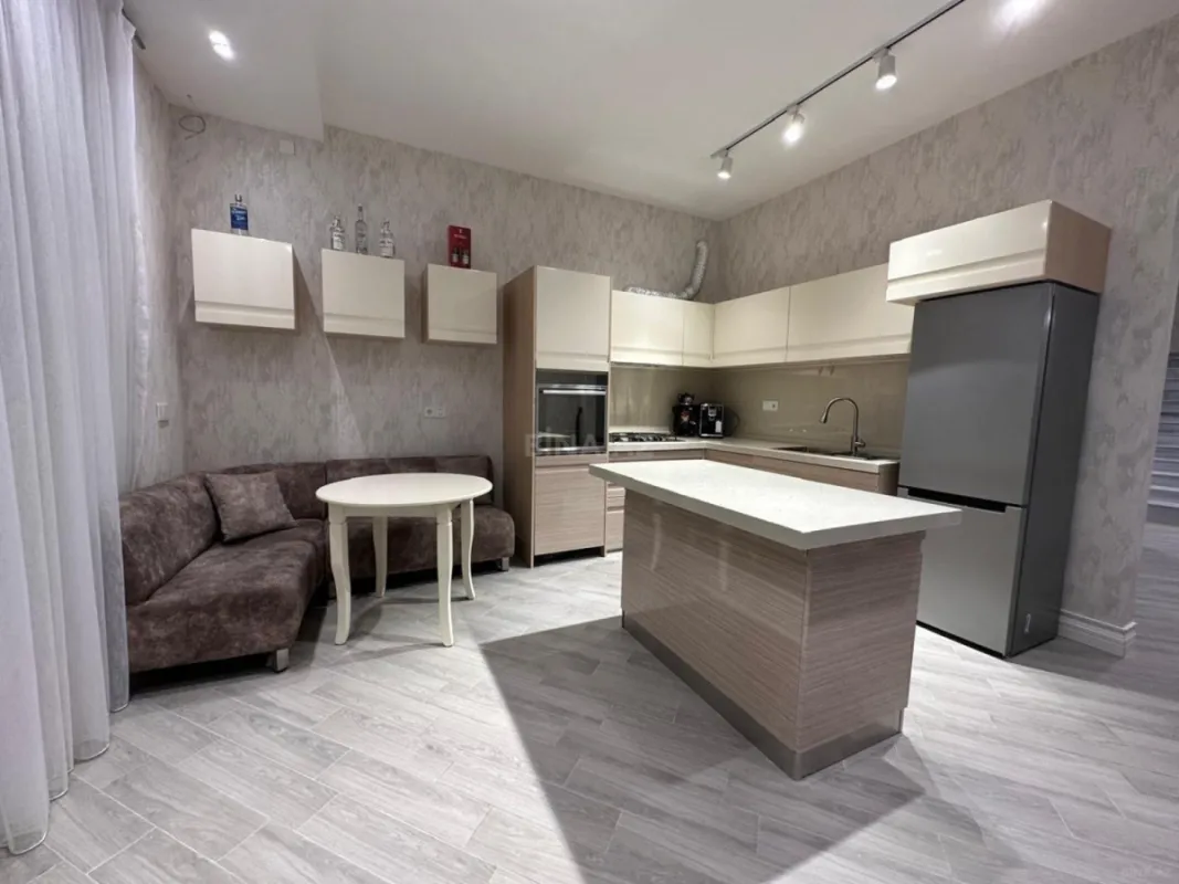 Kirayə verilir 5 otaqlı həyət evi 360 m²