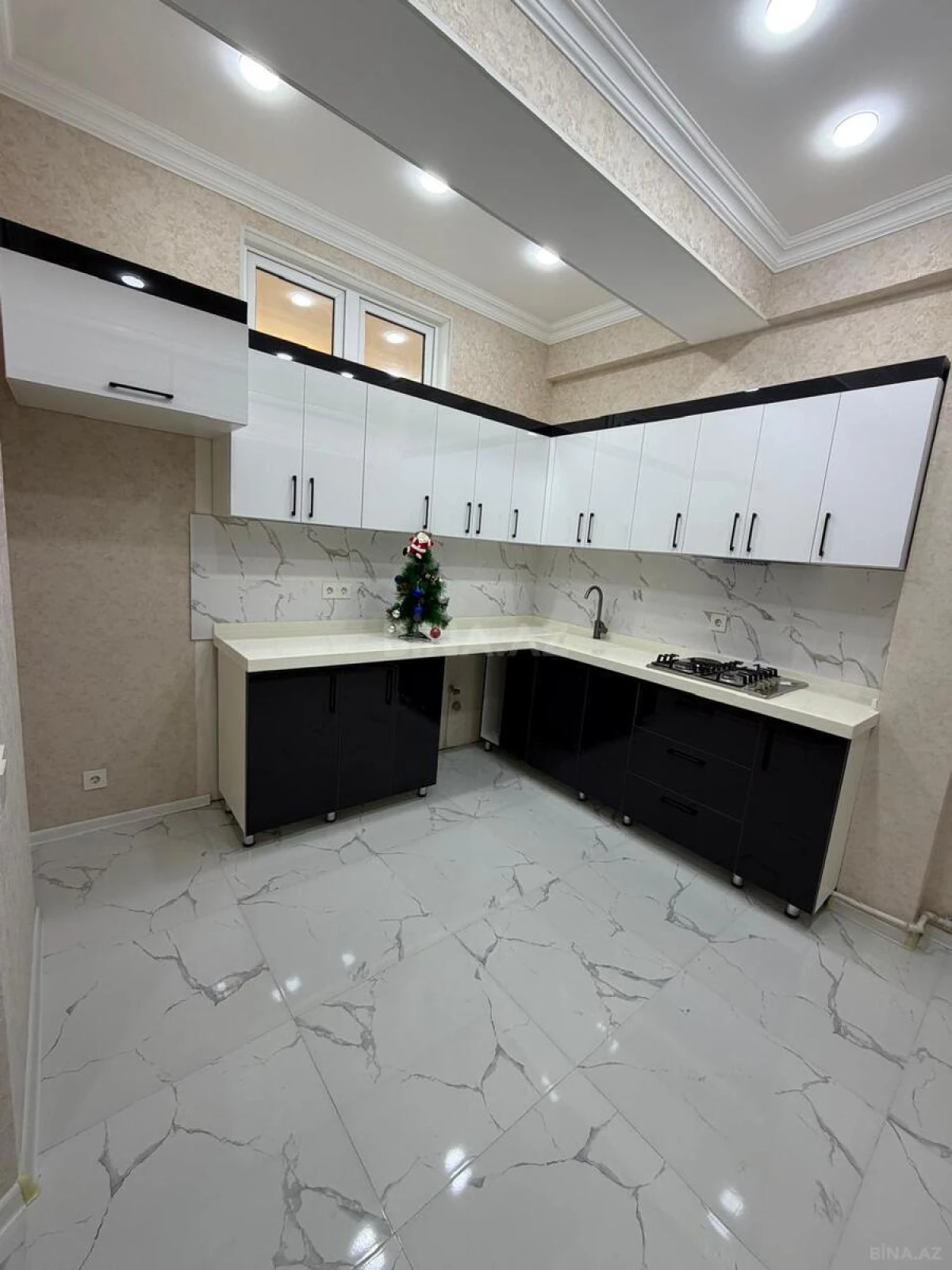Satılır 2 otaqlı mənzil 72 m²